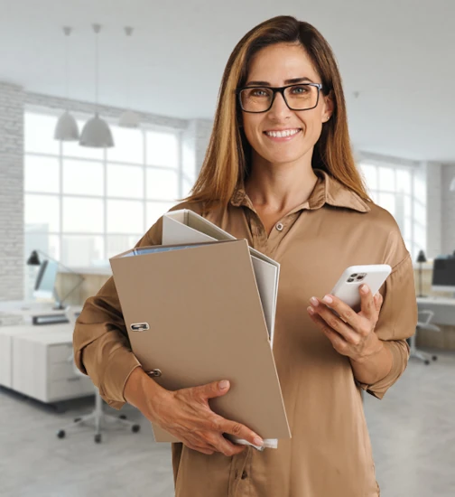 Abb. Dame mit Smartphone